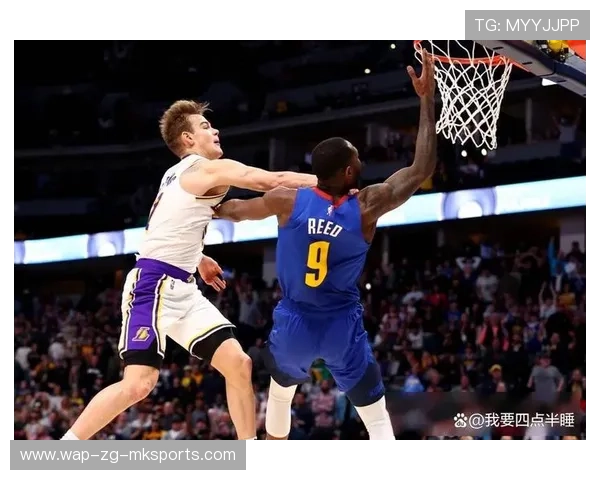 NBA超人扣篮飞跃三人,惊呆裁判——巅峰瞬间的火热震撼 NBA超人扣篮飞跃三人,惊呆裁判——巅峰瞬间的火热震撼