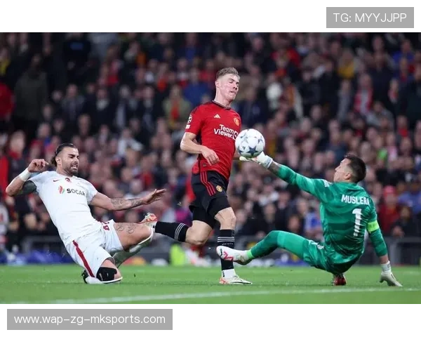 曼联三中卫继续被诟病！球迷怒喊“换阵型！”